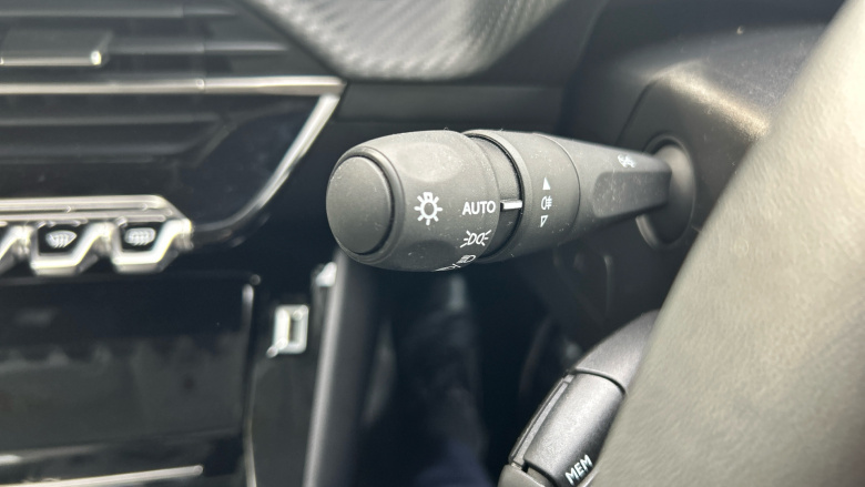 Peugeot 208 1.2 PureTech 100 Allure Premium + 5dr Petrol Hatchback